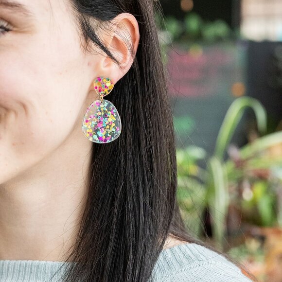 🍒 2/$20 - Confetti Acrylic Statement Earrings - Picture 7 of 8